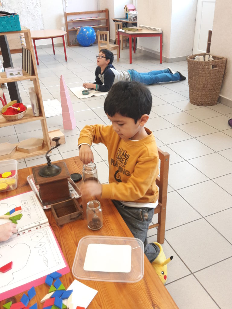 Classe Maternelle Montessori 3/6 ans, tour rose